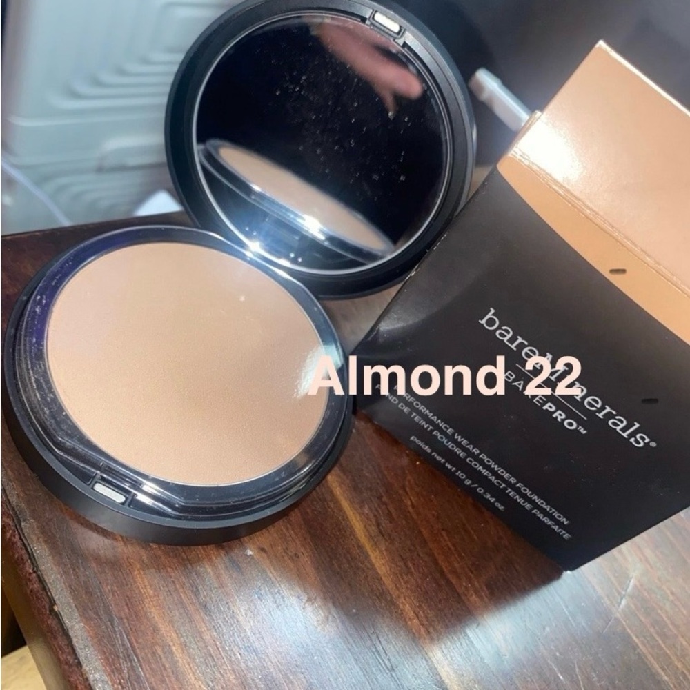 bareMinerals Foundation in Brown with Smooth Texture and Natural Finish